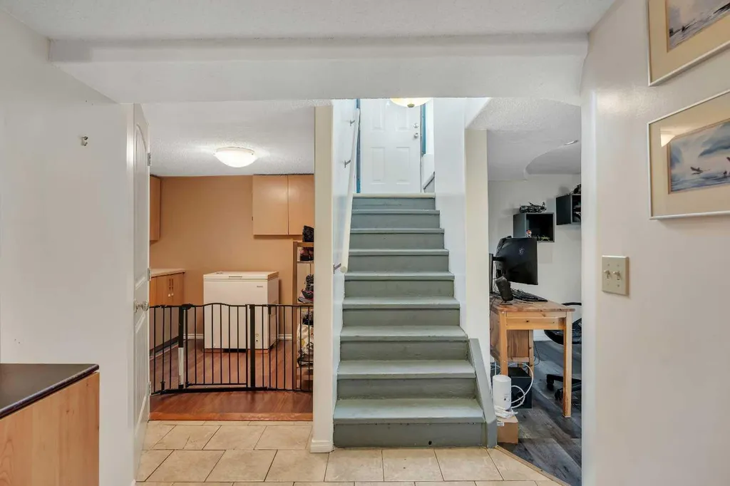129 18 Avenue NW Calgary AB T2M0S9