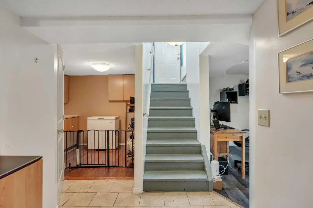 129 18 Avenue NW Calgary AB T2M0S9