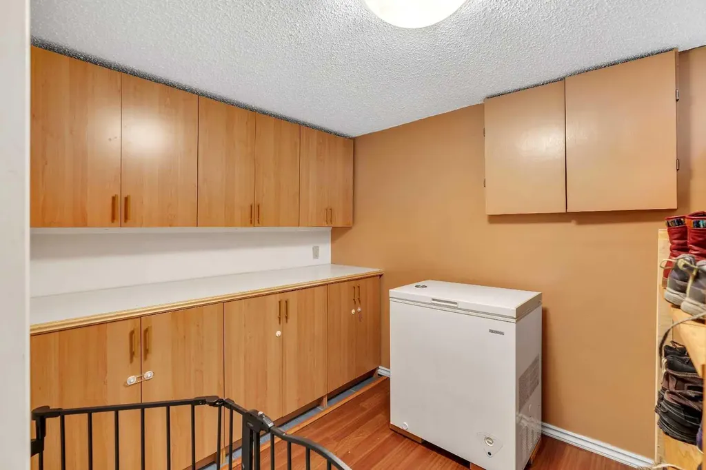 129 18 Avenue NW Calgary AB T2M0S9