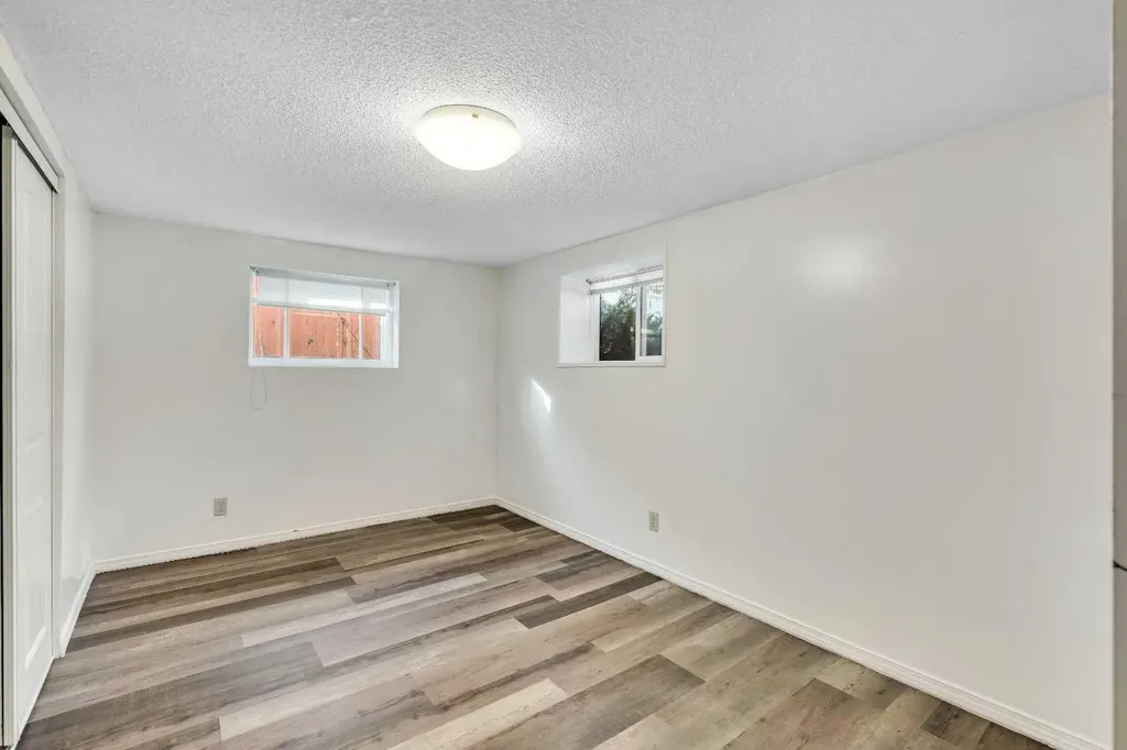 129 18 Avenue NW Calgary AB T2M0S9