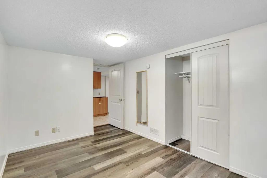 129 18 Avenue NW Calgary AB T2M0S9