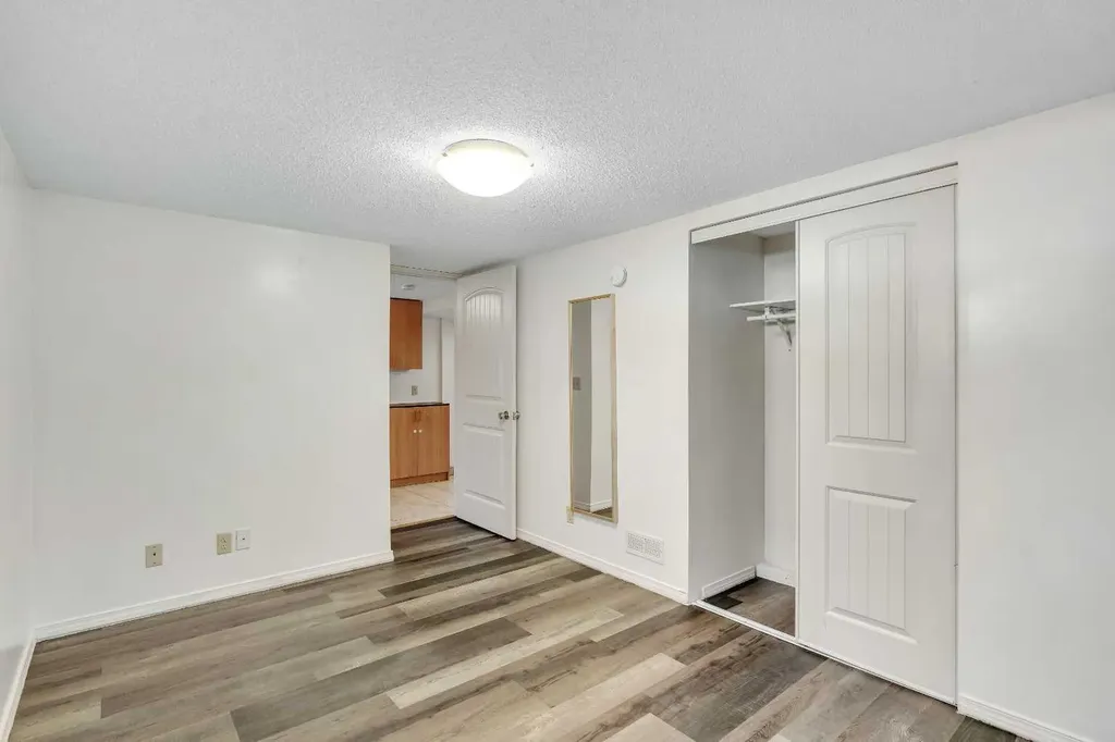 129 18 Avenue NW Calgary AB T2M0S9