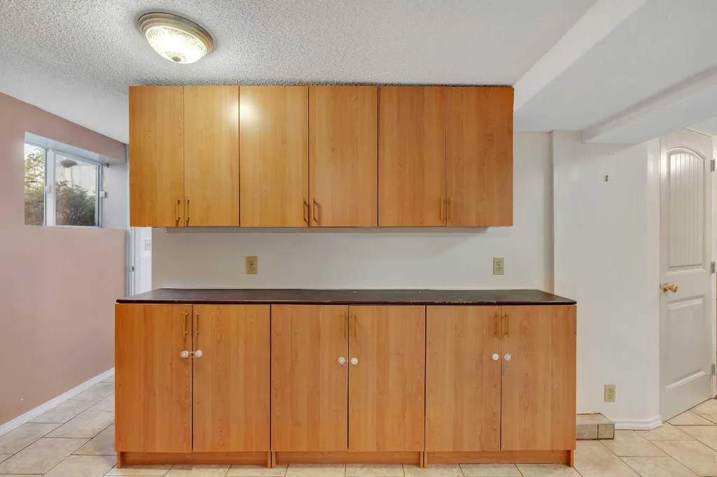 129 18 Avenue NW Calgary AB T2M0S9