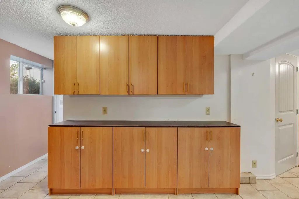 129 18 Avenue NW Calgary AB T2M0S9