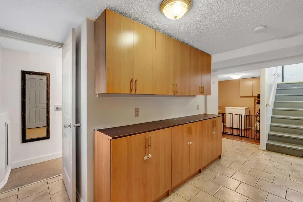129 18 Avenue NW Calgary AB T2M0S9