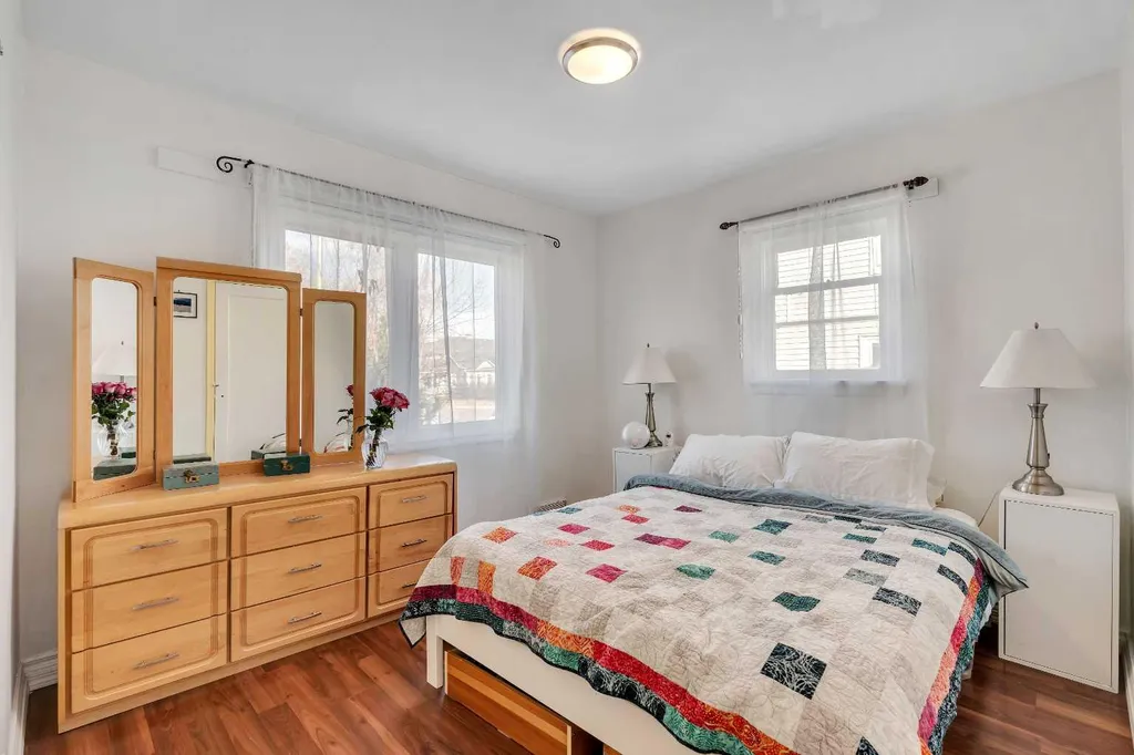 129 18 Avenue NW Calgary AB T2M0S9