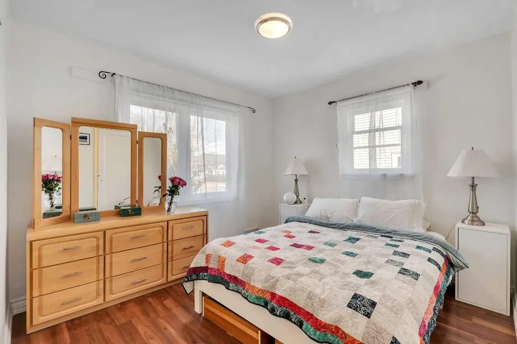 129 18 Avenue NW Calgary AB T2M0S9