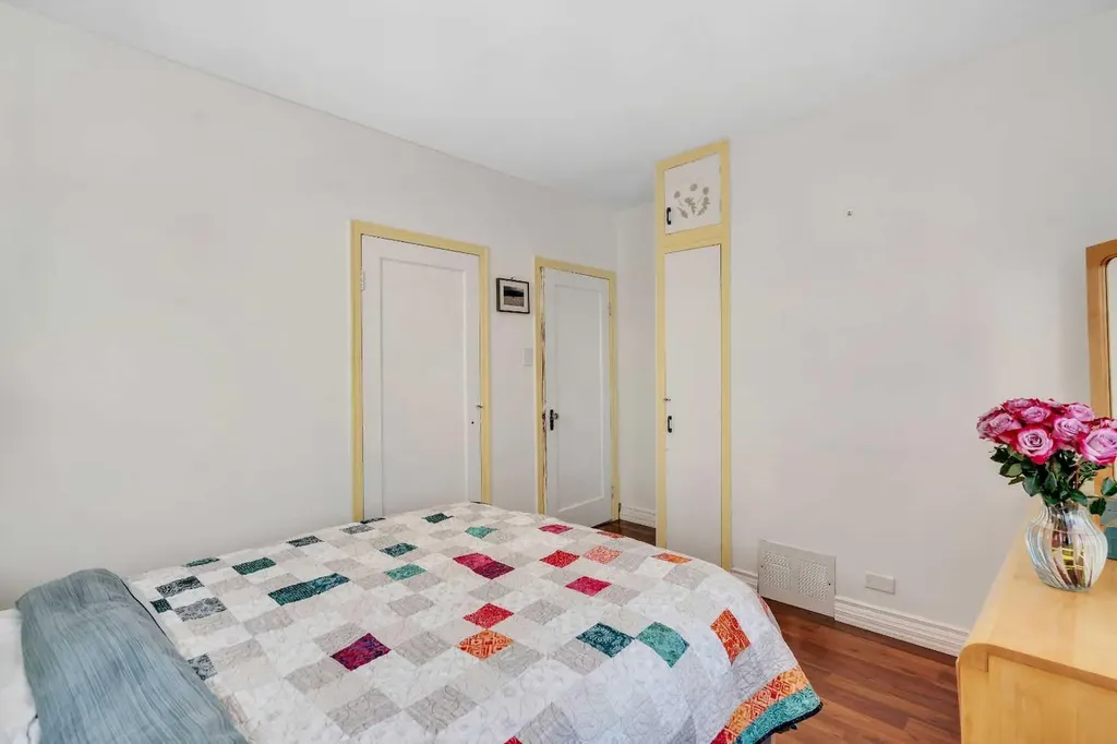 129 18 Avenue NW Calgary AB T2M0S9