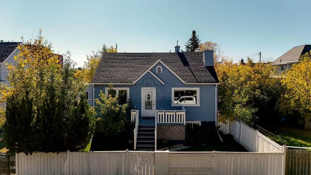 129 18 Avenue NW Calgary AB T2M0S9