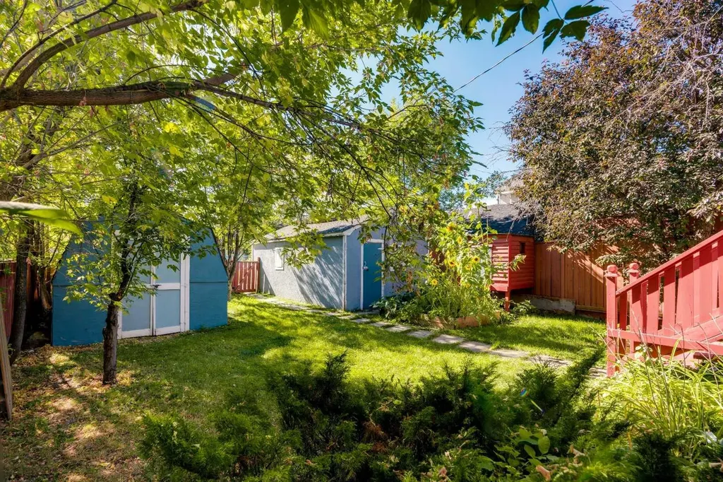 129 18 Avenue NW Calgary AB T2M0S9