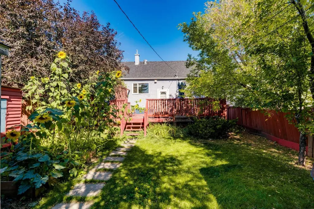 129 18 Avenue NW Calgary AB T2M0S9