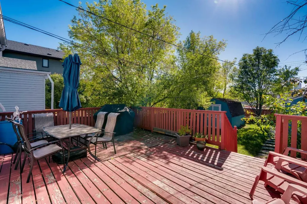 129 18 Avenue NW Calgary AB T2M0S9