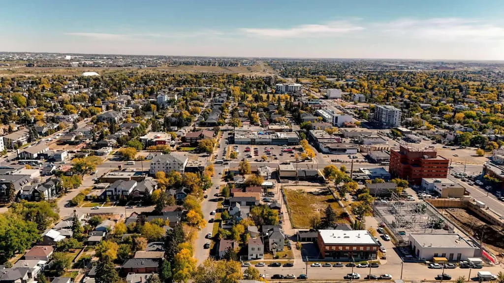 129 18 Avenue NW Calgary AB T2M0S9