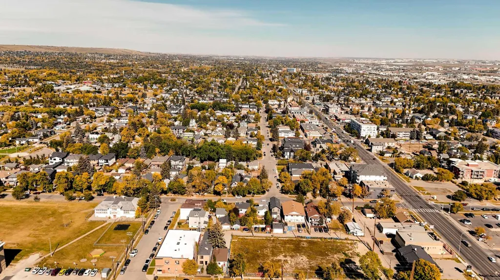 129 18 Avenue NW Calgary AB T2M0S9