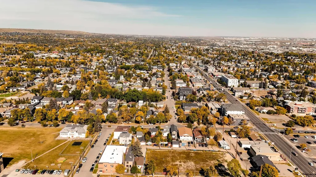 129 18 Avenue NW Calgary AB T2M0S9