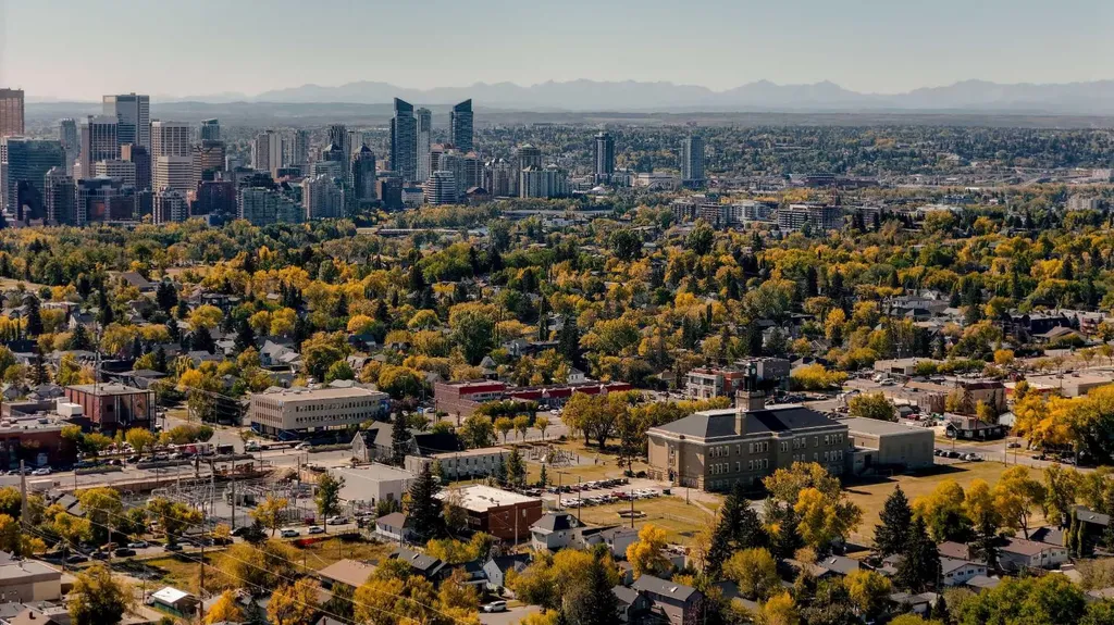 129 18 Avenue NW Calgary AB T2M0S9