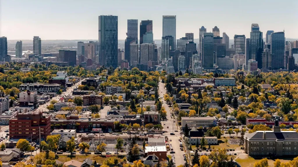 129 18 Avenue NW Calgary AB T2M0S9