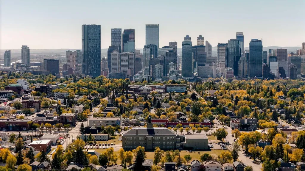 129 18 Avenue NW Calgary AB T2M0S9