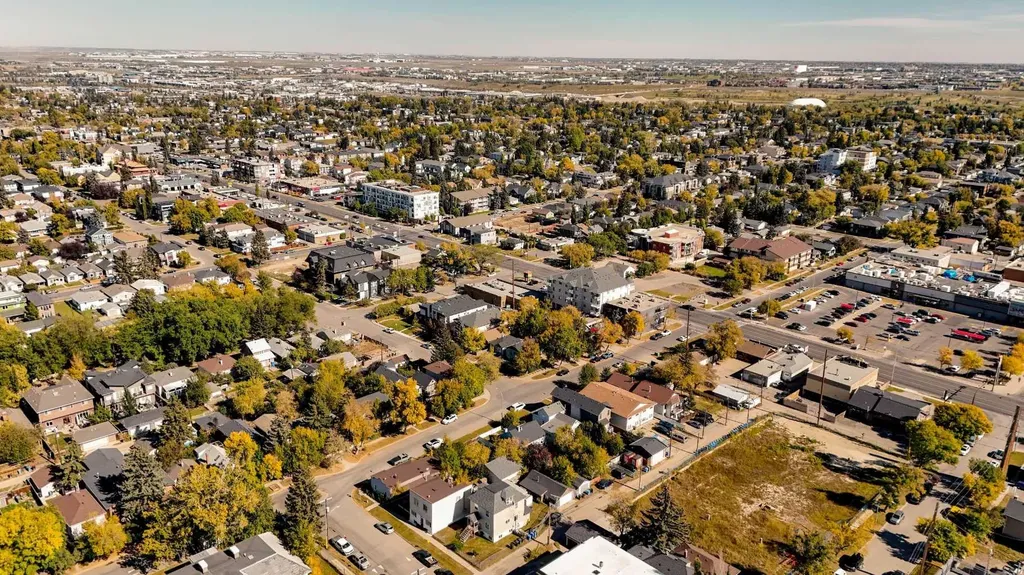 129 18 Avenue NW Calgary AB T2M0S9