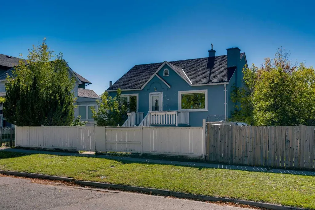 129 18 Avenue NW Calgary AB T2M0S9