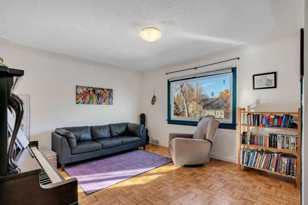 129 18 Avenue NW Calgary AB T2M0S9