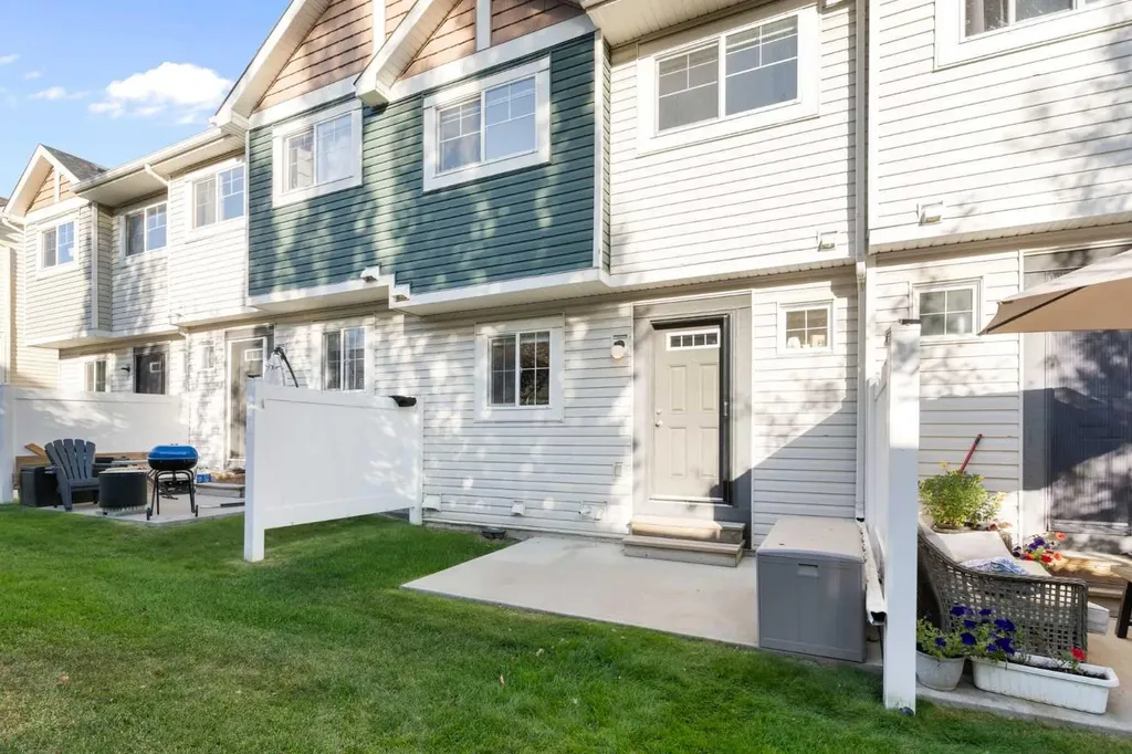 90 Pantego Lane NW Calgary AB T3K 0T1