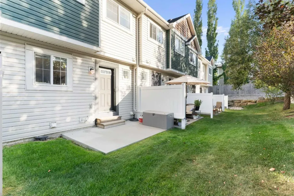 90 Pantego Lane NW Calgary AB T3K 0T1