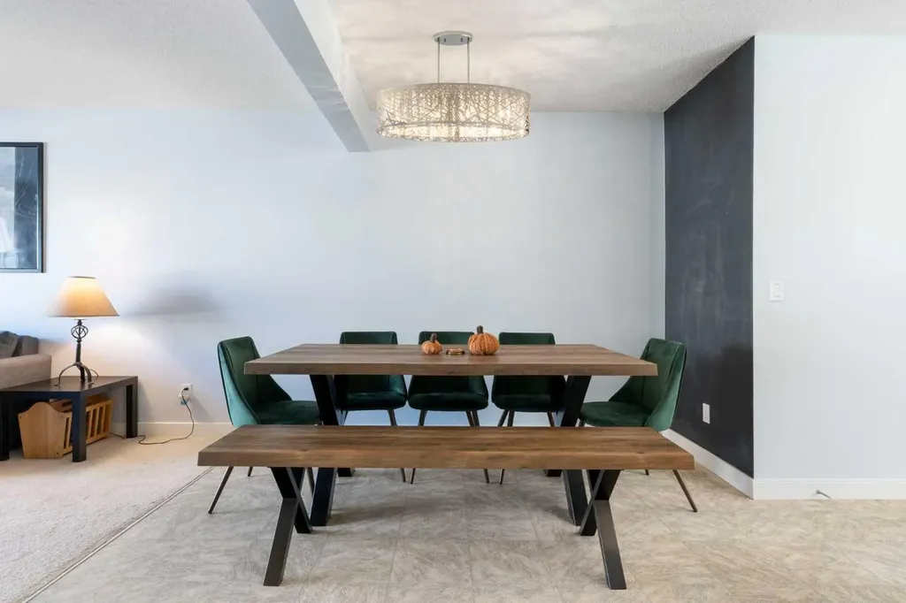 90 Pantego Lane NW Calgary AB T3K 0T1