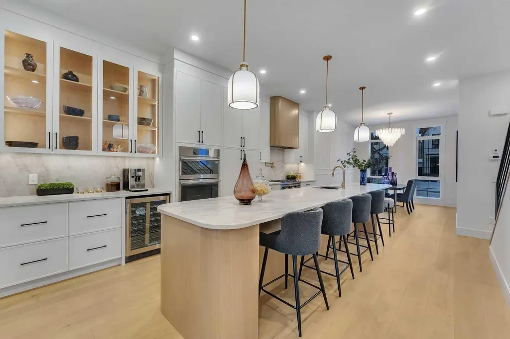 1727 19 Avenue NW Calgary AB T2N 0S5