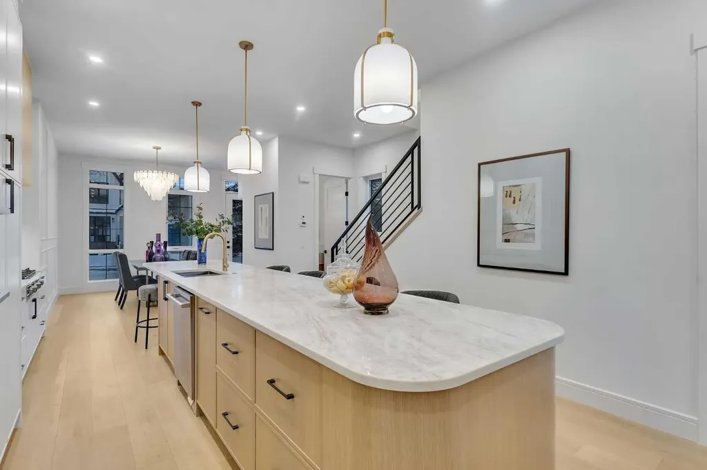 1727 19 Avenue NW Calgary AB T2N 0S5