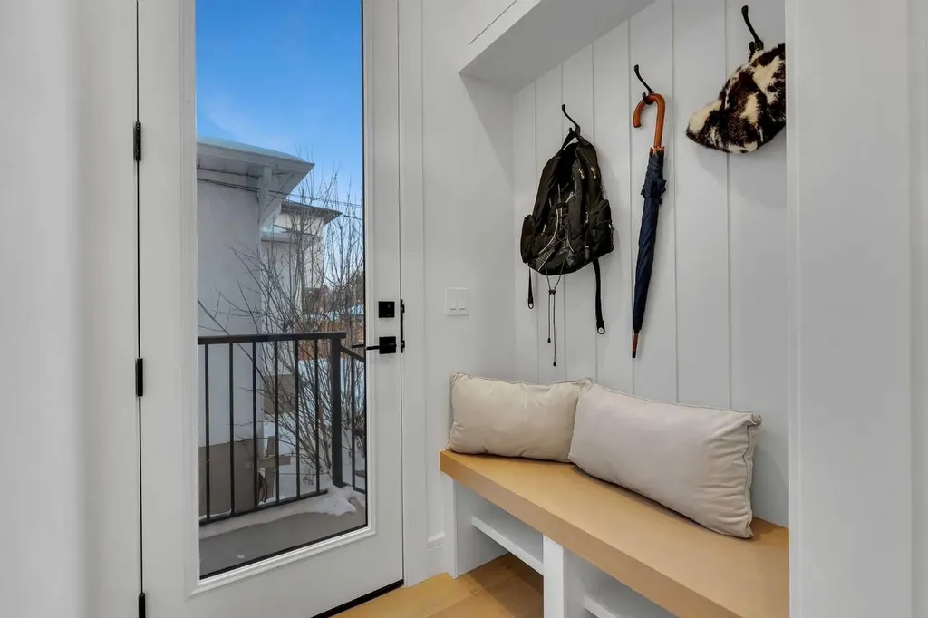 1727 19 Avenue NW Calgary AB T2N 0S5