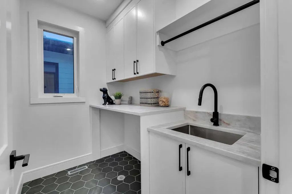 1727 19 Avenue NW Calgary AB T2N 0S5