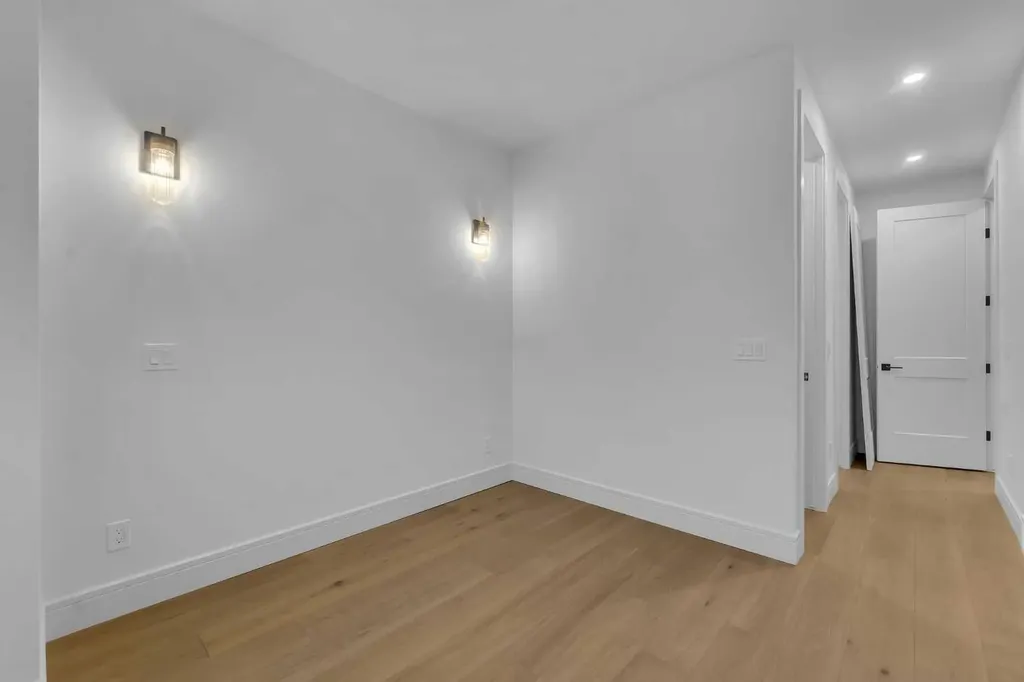 1727 19 Avenue NW Calgary AB T2N 0S5