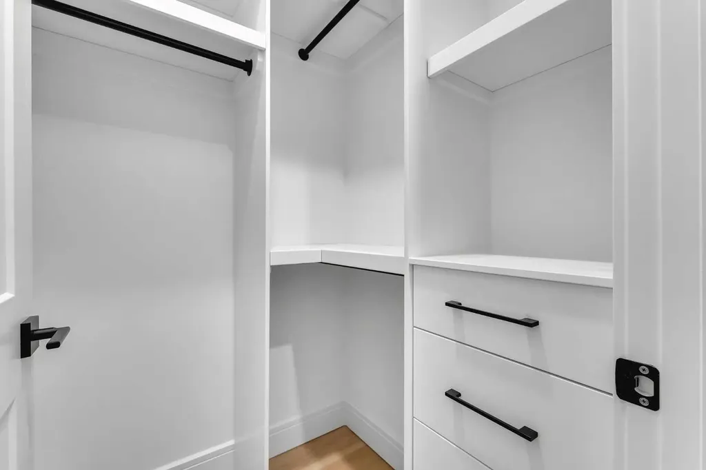 1727 19 Avenue NW Calgary AB T2N 0S5