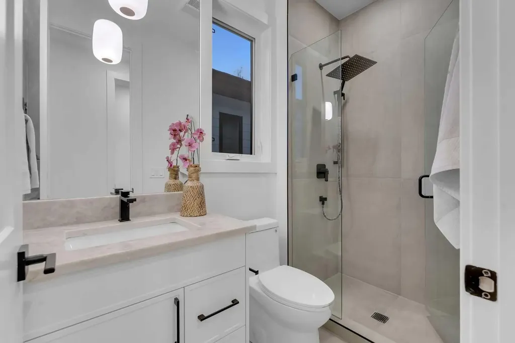 1727 19 Avenue NW Calgary AB T2N 0S5