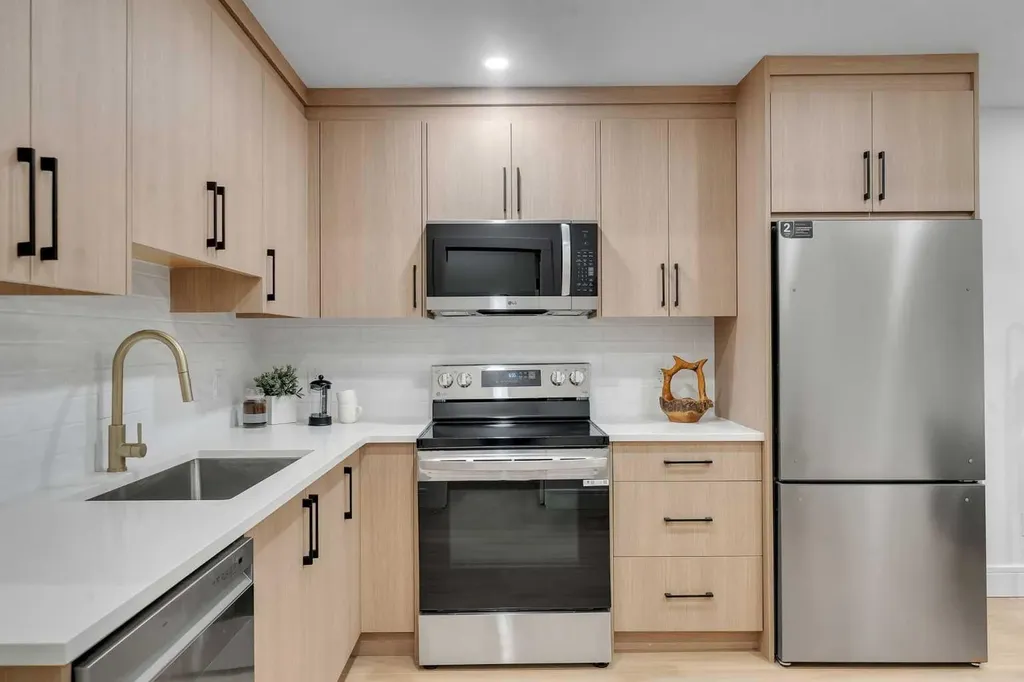 1727 19 Avenue NW Calgary AB T2N 0S5