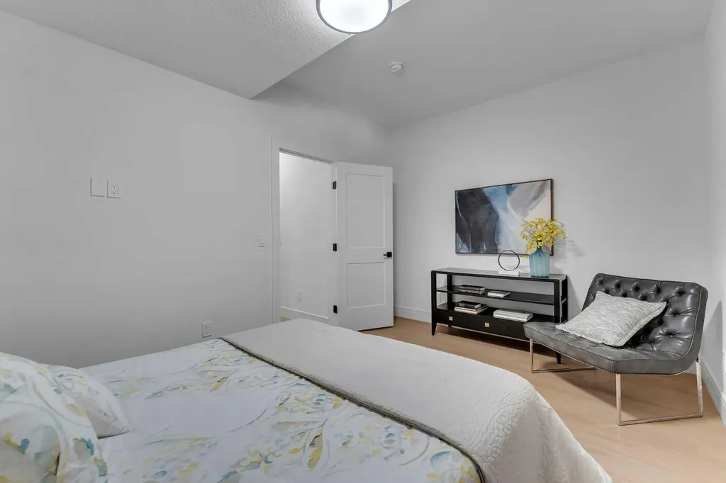 1727 19 Avenue NW Calgary AB T2N 0S5
