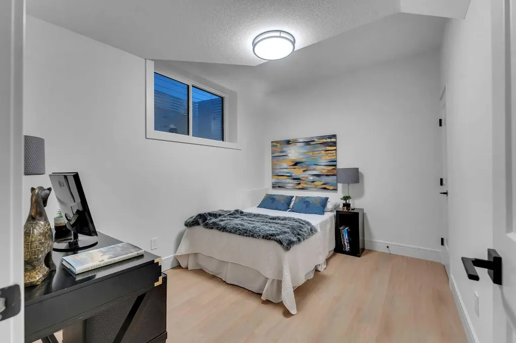 1727 19 Avenue NW Calgary AB T2N 0S5