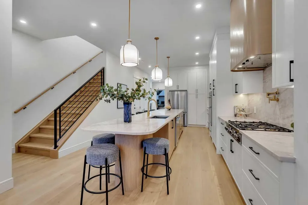 1727 19 Avenue NW Calgary AB T2N 0S5