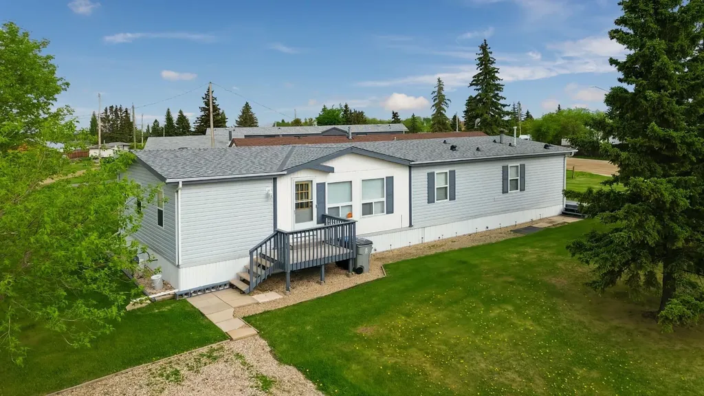 4524 47 Avenue Mayerthorpe AB T0E1N0