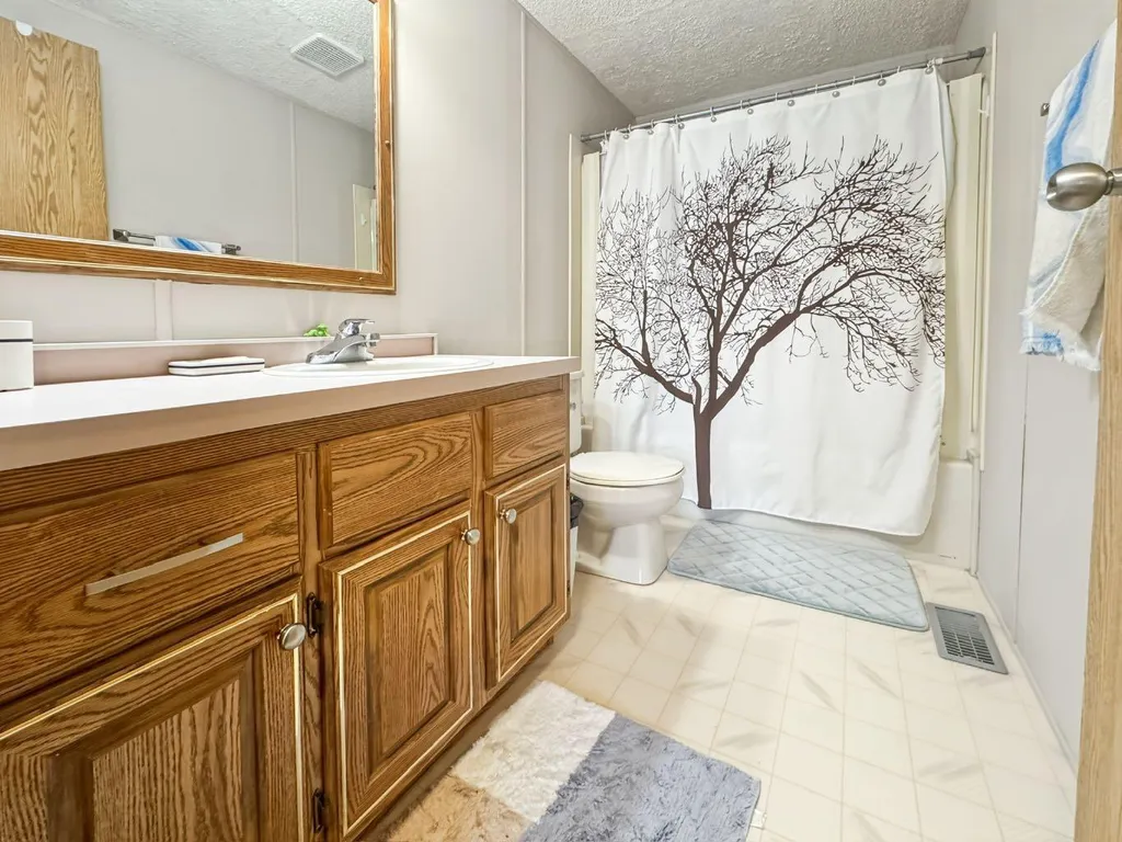 4524 47 Avenue Mayerthorpe AB T0E1N0