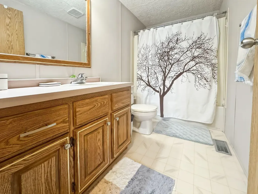 4524 47 Avenue Mayerthorpe AB T0E1N0
