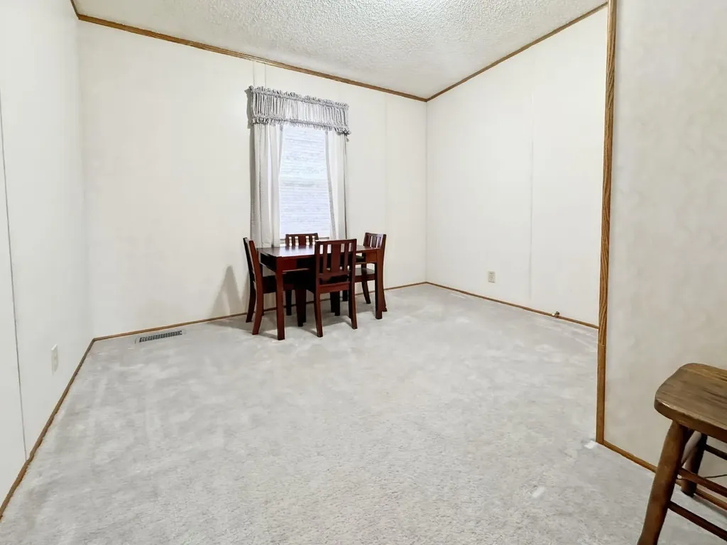 4524 47 Avenue Mayerthorpe AB T0E1N0