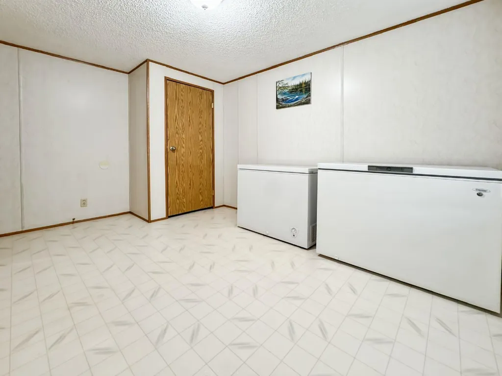 4524 47 Avenue Mayerthorpe AB T0E1N0