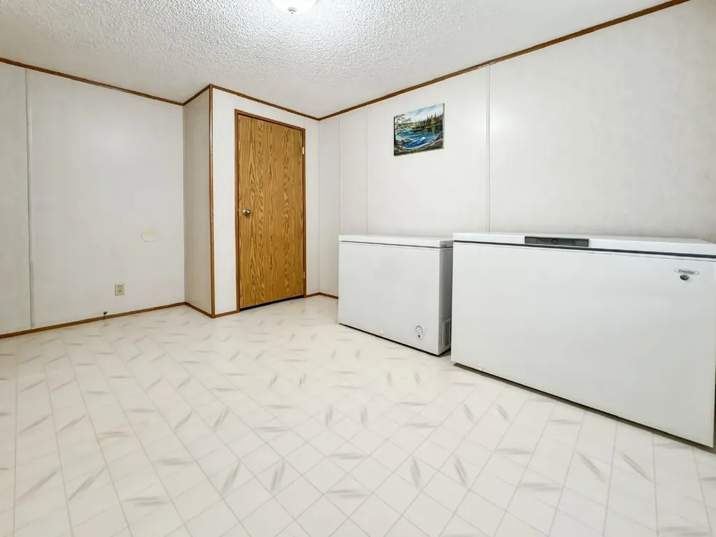 4524 47 Avenue Mayerthorpe AB T0E1N0