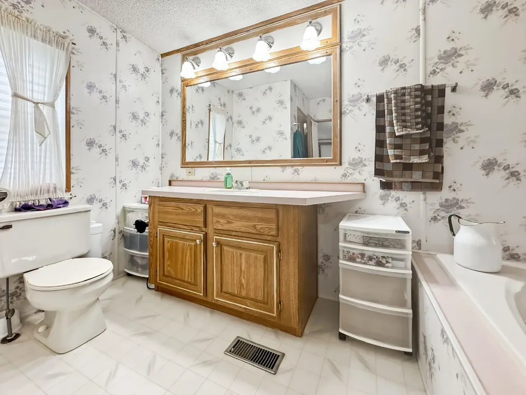 4524 47 Avenue Mayerthorpe AB T0E1N0