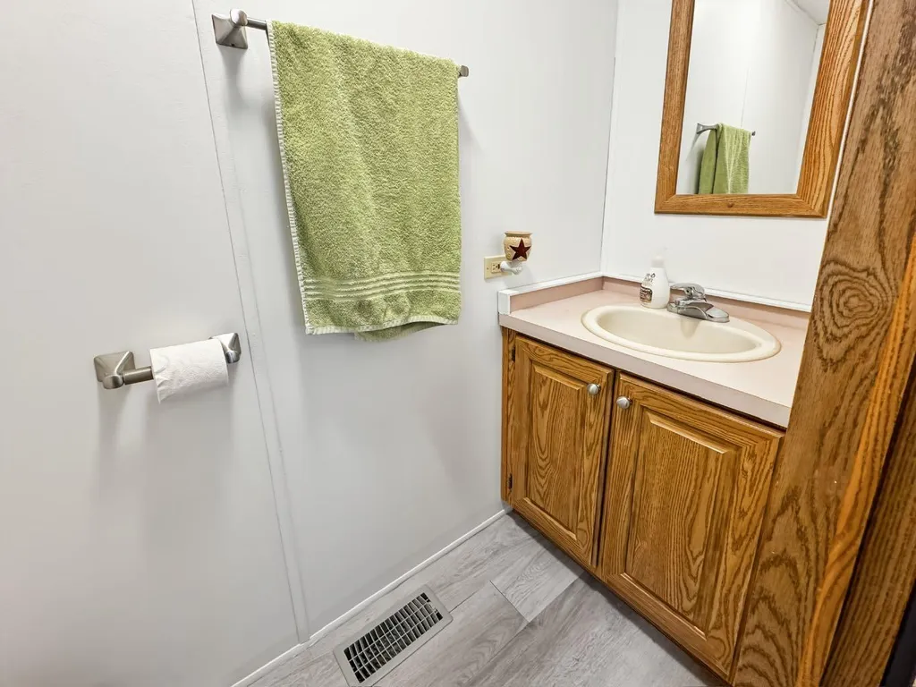 4524 47 Avenue Mayerthorpe AB T0E1N0