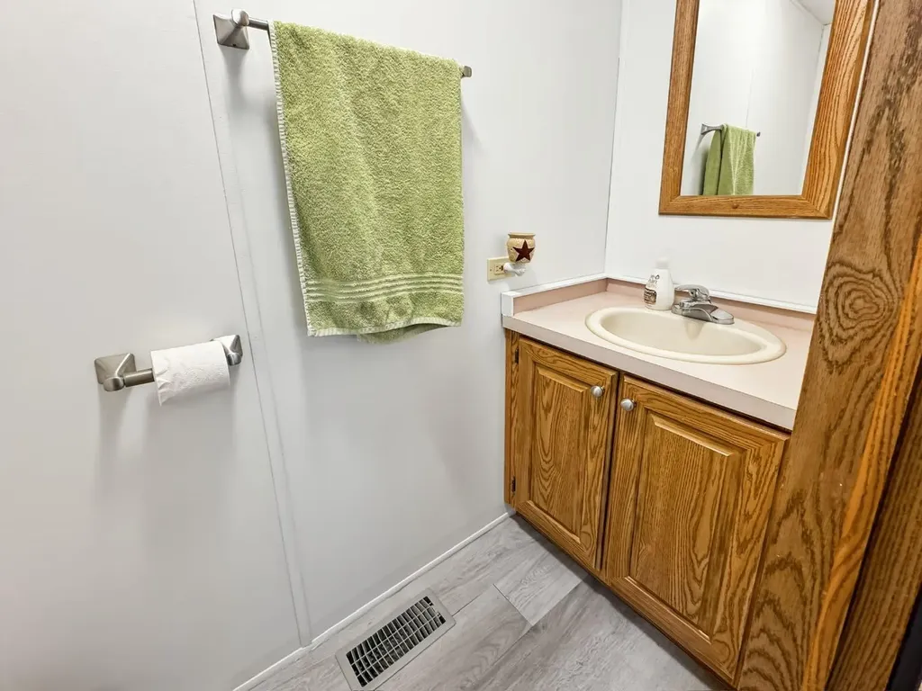 4524 47 Avenue Mayerthorpe AB T0E1N0