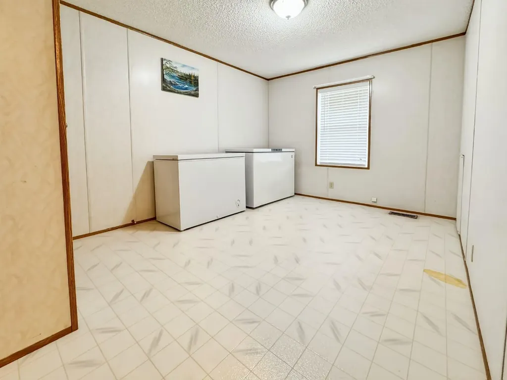 4524 47 Avenue Mayerthorpe AB T0E1N0