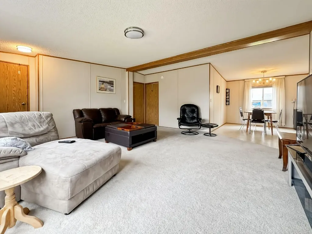 4524 47 Avenue Mayerthorpe AB T0E1N0